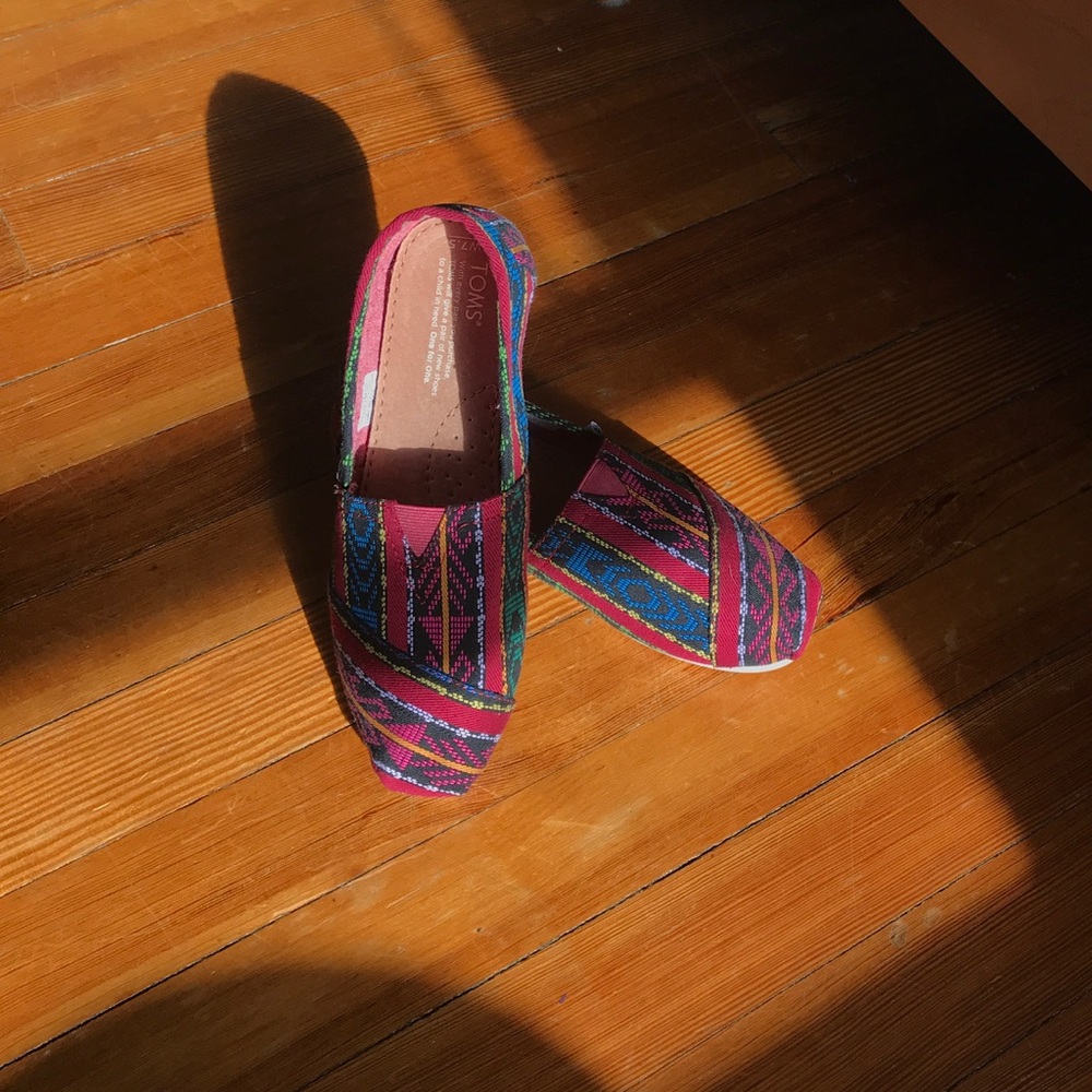 Bright Aztec Patterned Toms